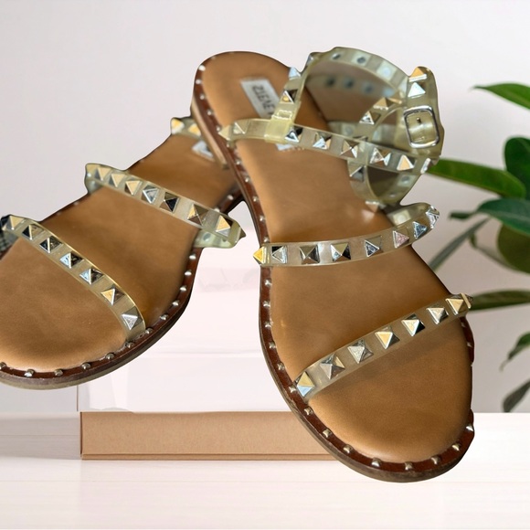 Steve Madden Tan Sandals with Sleek Design - Picture 1 of 6